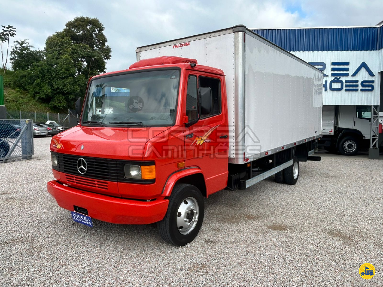 CAMINHAO MERCEDES-BENZ MB 710 Baú Furgão 3/4 4x2 Correa Caminhões BRUSQUE SANTA CATARINA SC